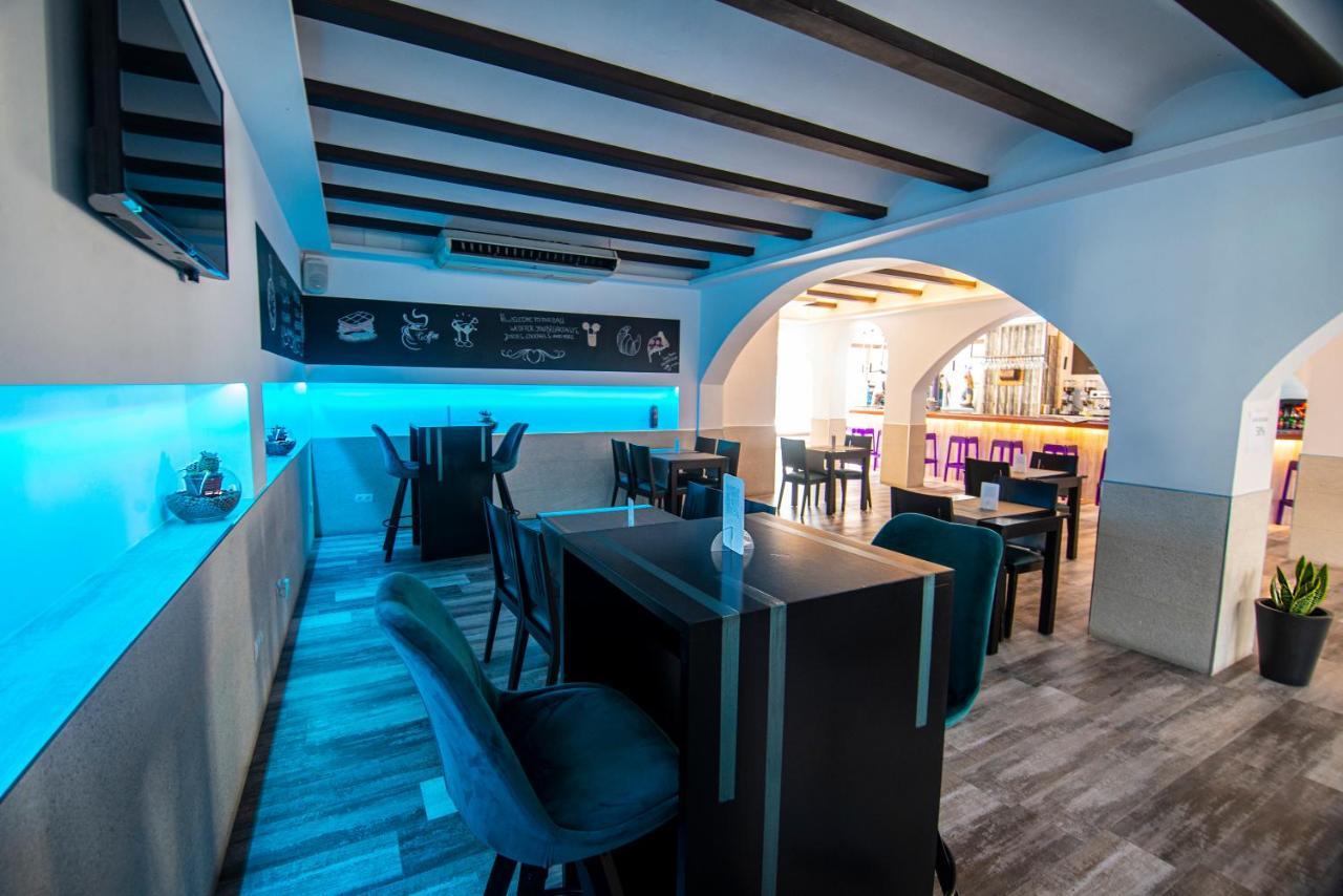 Hotel Tarba Сан-Антонио-Абад Экстерьер фото